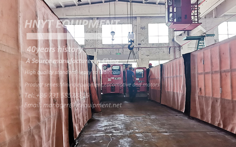 delivery of 8 ton battery locomotives 5.jpg