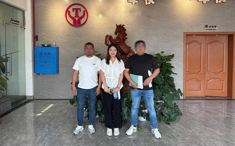 overseas clients visit Xiangtan locomotive factory 5.jpg